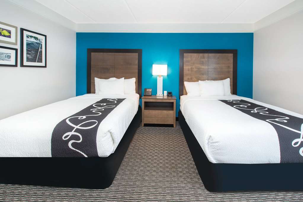 La Quinta Inn & Suites by Wyndham Tampa Brandon Regency Park - photo 18