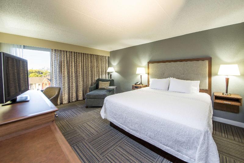 Hampton Inn Philadelphia International Airport - photo 9