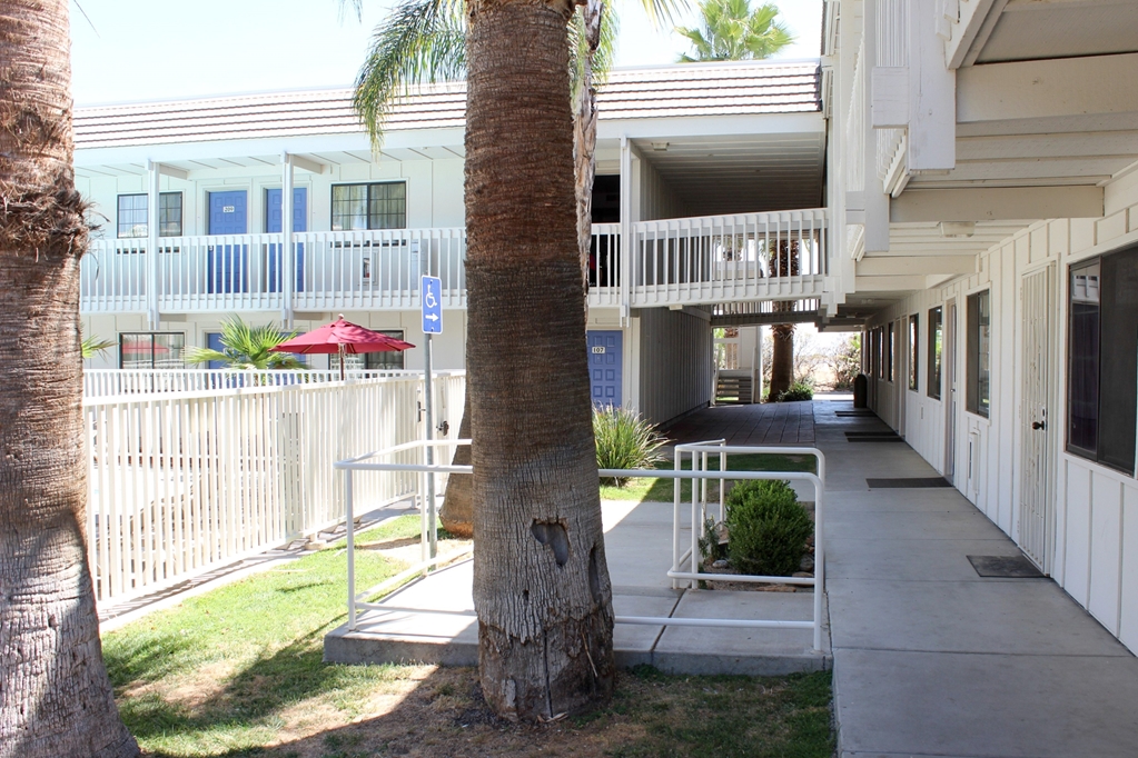 Motel 6 Coalinga CA East - photo 11