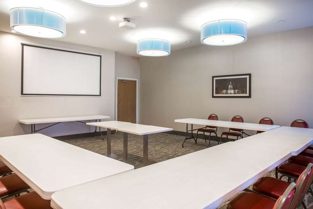 La Quinta Inn & Suites by Wyndham Pontoon Beach - photo 47