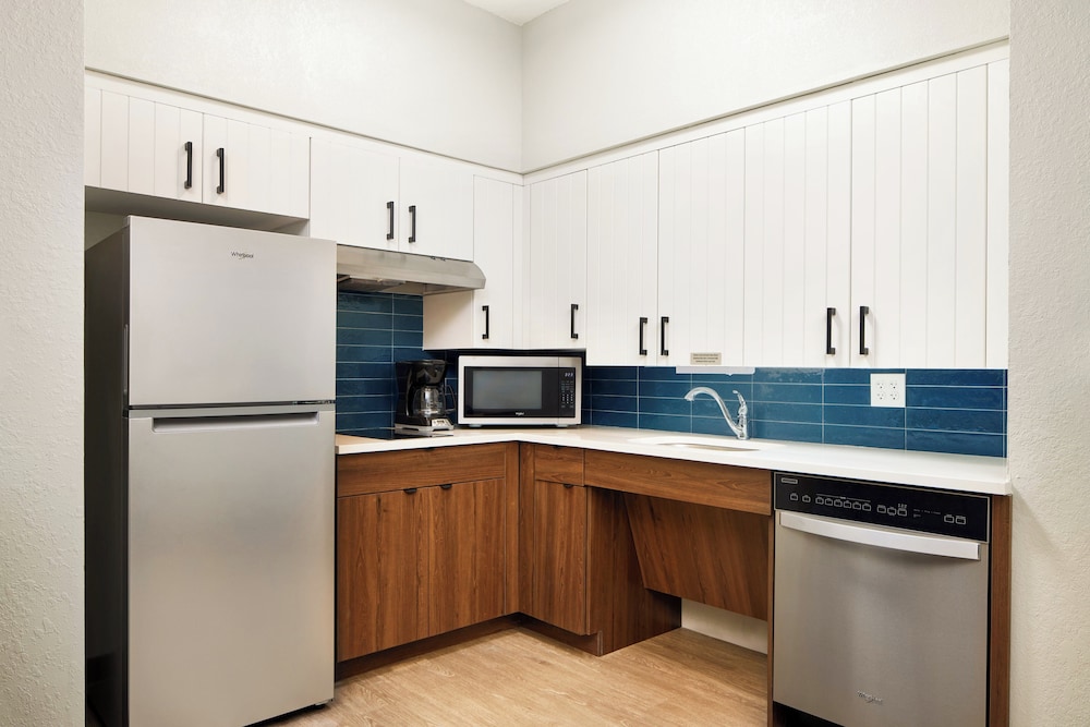 Staybridge Suites Auburn University Area by IHG - photo 17
