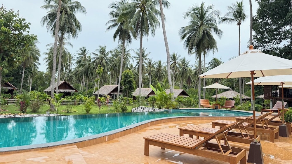 COCO Canopy Boutique Resort in Nuea Khlong, Thailand