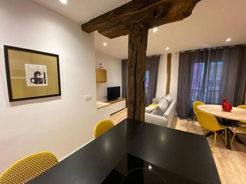 Apartamento Deluxe Casco Viejo — 4-Star Luxury Hotel in Bilbao, Spain