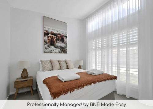 The Elm Apartments The Cowhide Room — 4-Star Luxury Hotel in Orange, Australia