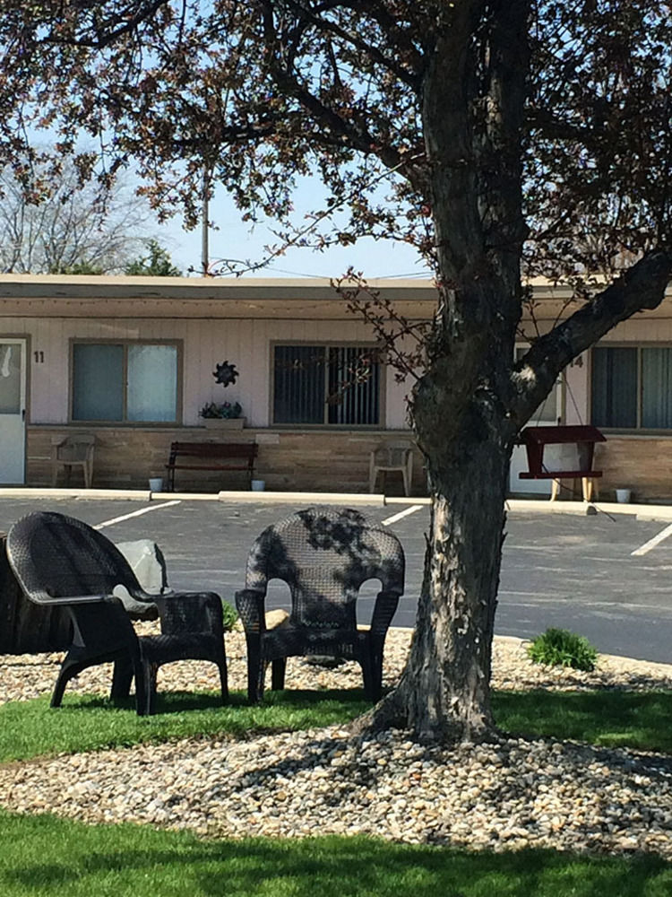 The Plaza Motel - photo 24