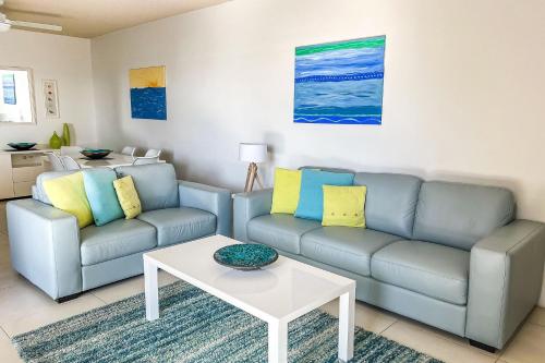 8 'Kiah' 53 Victoria Parade Stunning Water Views Wifi & Air Con — 4-Star Luxury Hotel in Nelson Bay, Australia