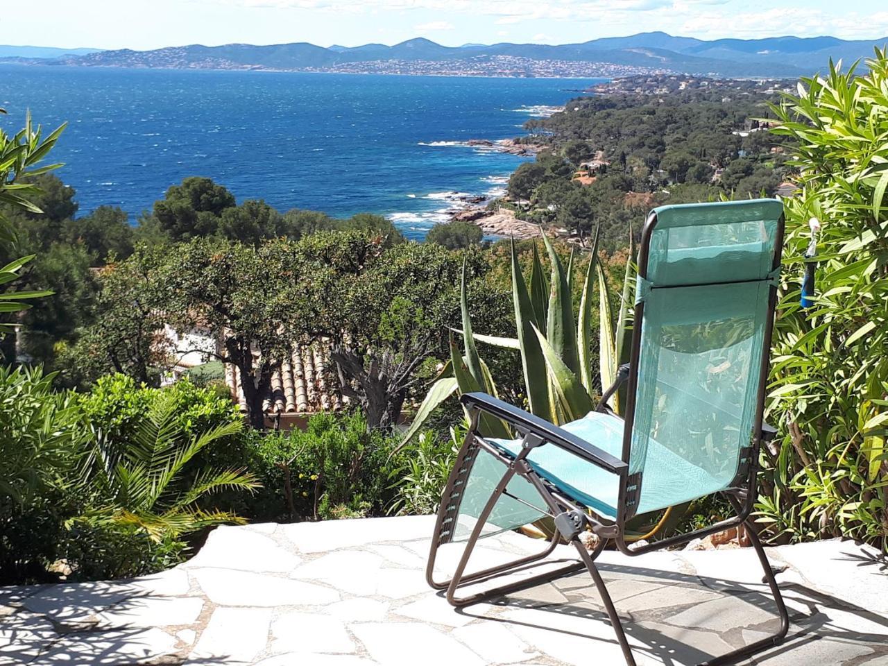 Duplex Vue Panoramique Sur la Mediterranee Piscine Garage in Saint-Raphael, France