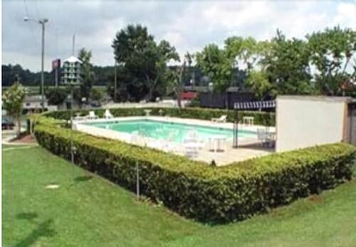 Birmingham Garden Inn - photo 4