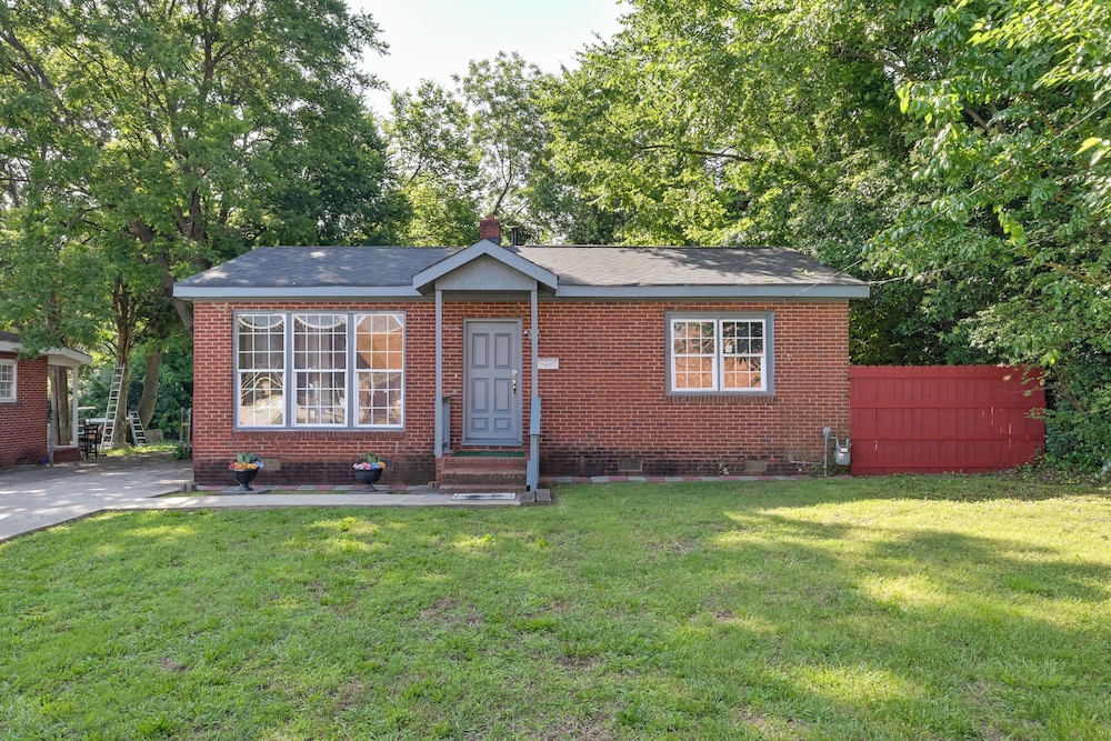 2 Mi to Center City: Charlotte North End Home in Charlotte, United States