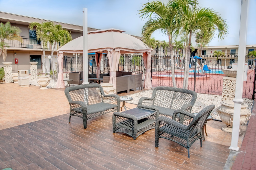 Super 8 by Wyndham St. Petersburg - photo 30