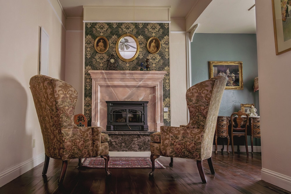 Weaverville Hotel - photo 49