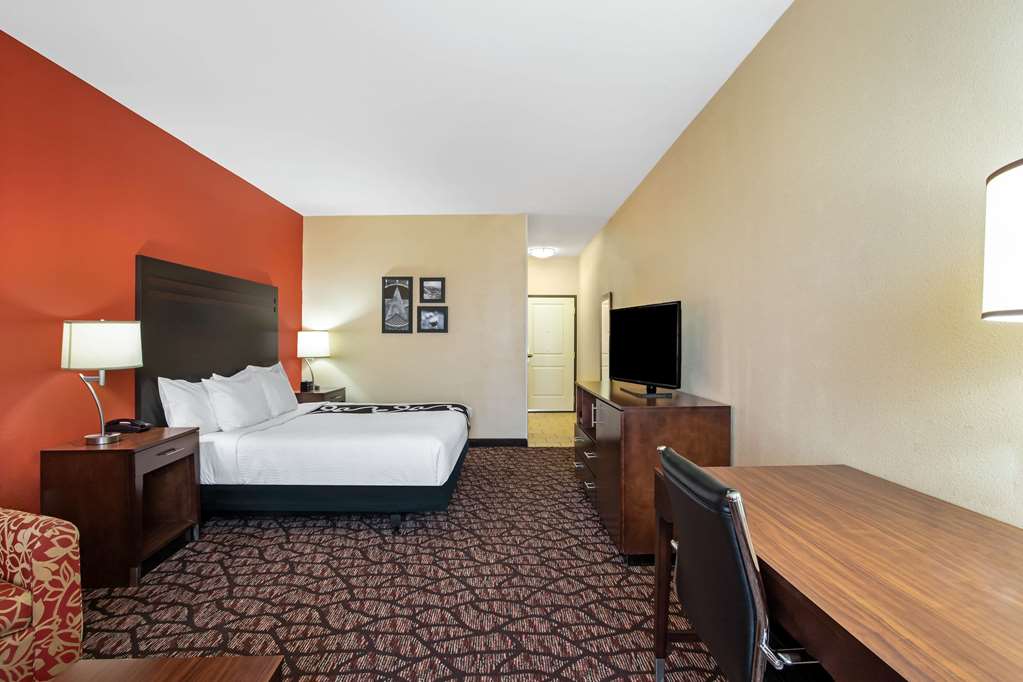 La Quinta Inn & Suites by Wyndham Pecos - photo 24