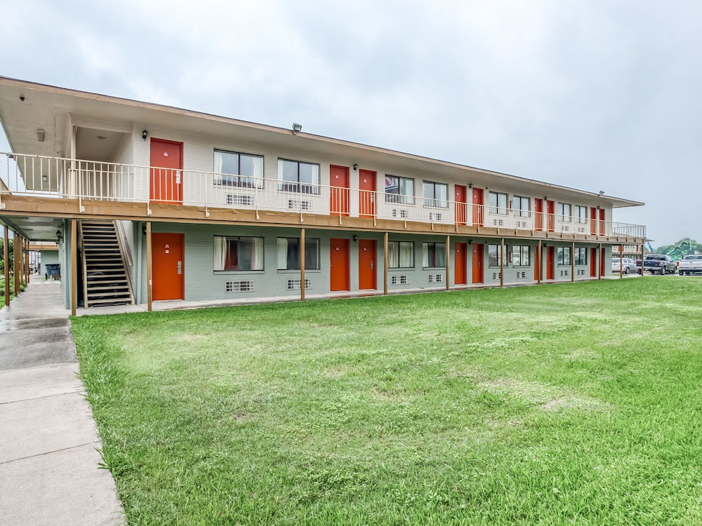 OYO Hotel San Antonio East - featured photo
