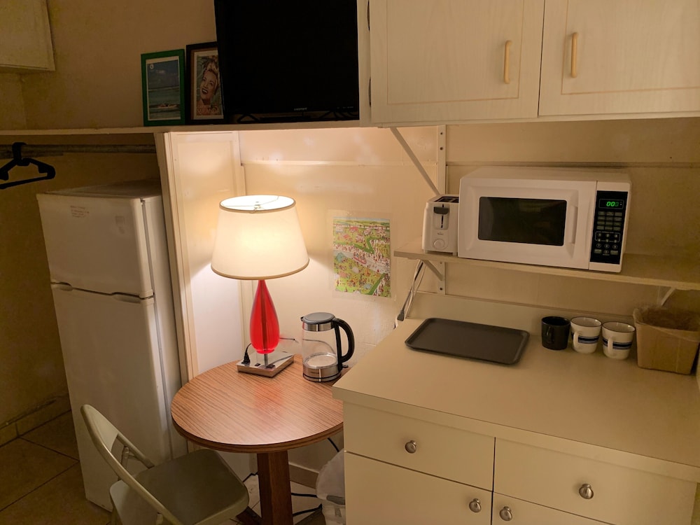 Bposhtels Hollywood Florida Hostel - photo 11