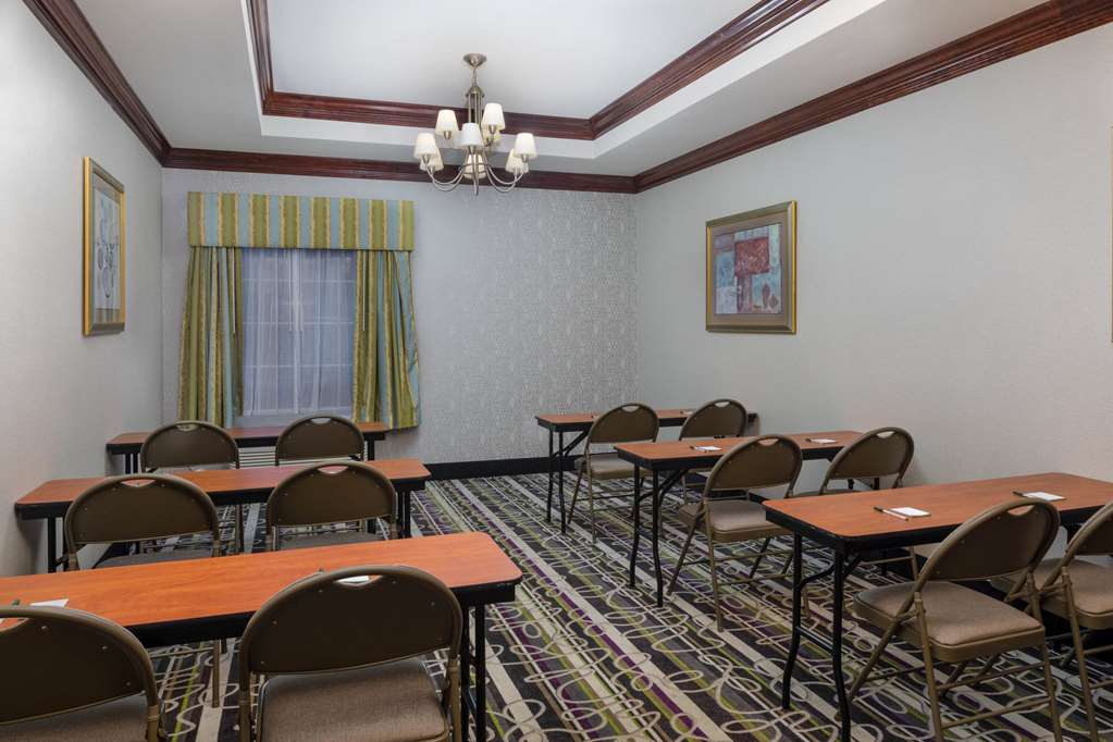 La Quinta Inn & Suites by Wyndham Savannah Airport Pooler - photo 23