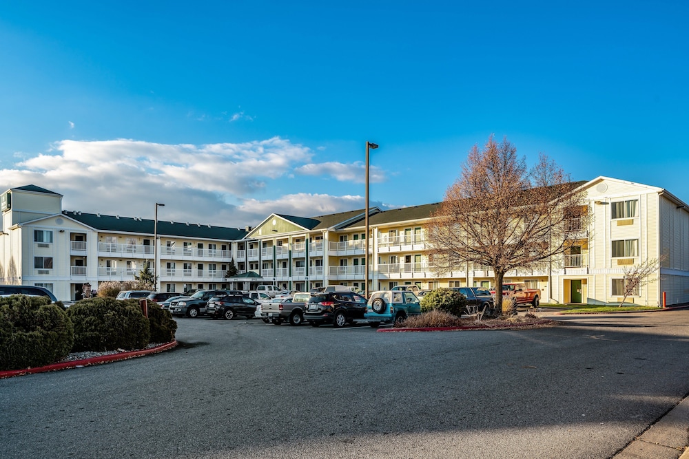 HomeTowne Studios by Red Roof Spokane Valley - photo 17