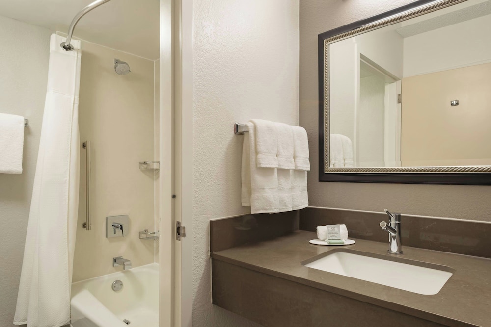 Courtyard by Marriott Anaheim Buena Park - photo 21