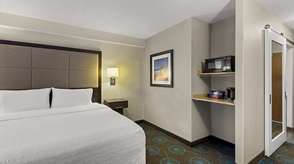 Hampton Inn Bloomington - photo 29