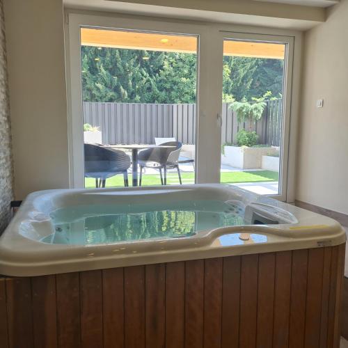 Gostilna S Prenočišči Pav in Rakek, Slovenia