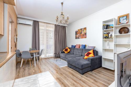 LE Home Cozy 2 BR apartment in Saburtalo
