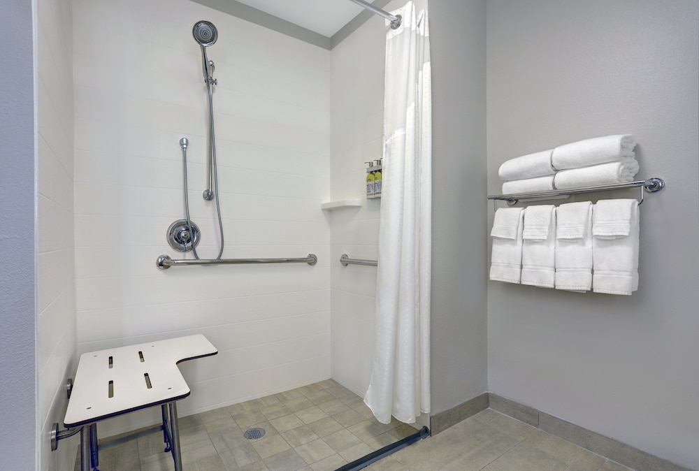 Holiday Inn Express & Suites Lenexa Overland Park Area by IHG - photo 21