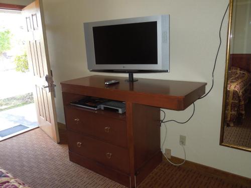 Monticello Motel - photo 26