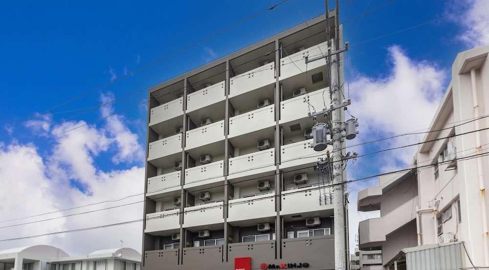 Mr Kinjo Grand Cats — Ishigaki