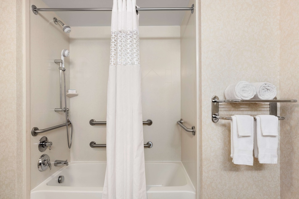 Hampton Inn Warrenton - photo 27