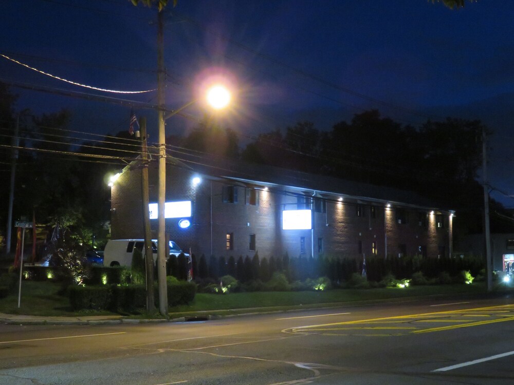 Central Motel Court Yard - photo 108