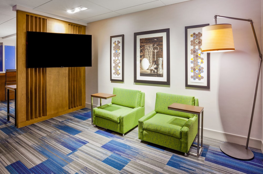Holiday Inn Express & Suites Des Moines Downtown by IHG - photo 48