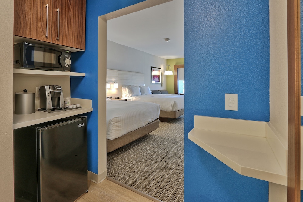 Holiday Inn Express & Suites Roswell by IHG - photo 11
