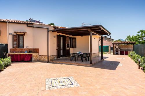 Villa Diamante — 4-Star Luxury Hotel in Campofelice Di Roccella, Italy