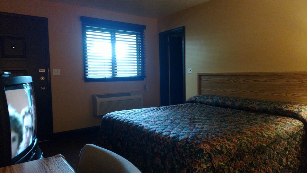 Colonial Inn Motel - photo 3