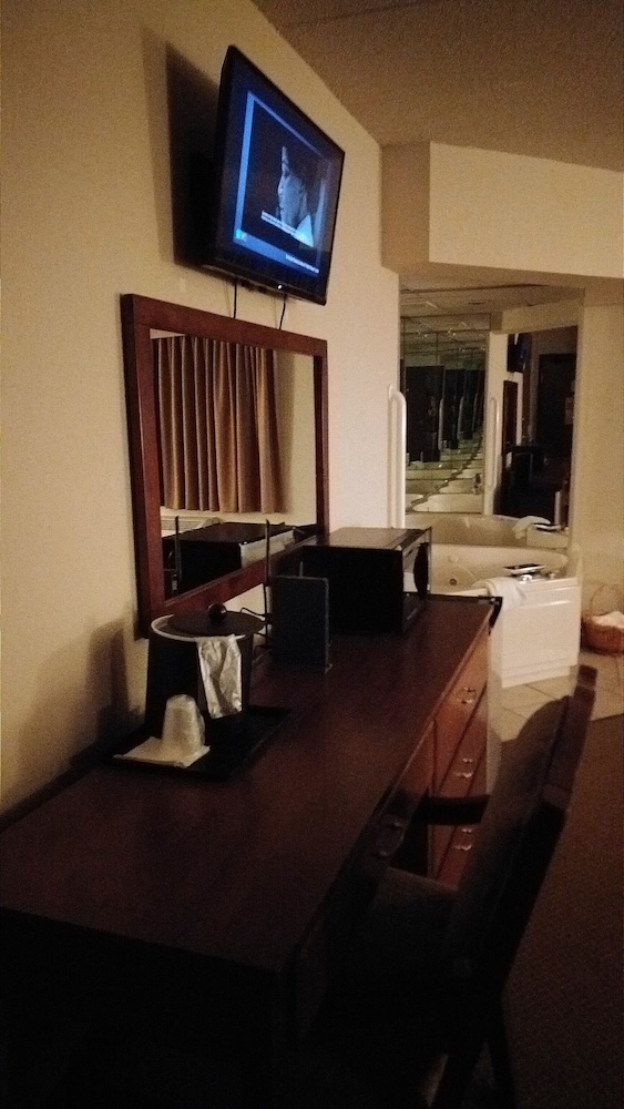 Madelia Hotel & Suites - photo 39
