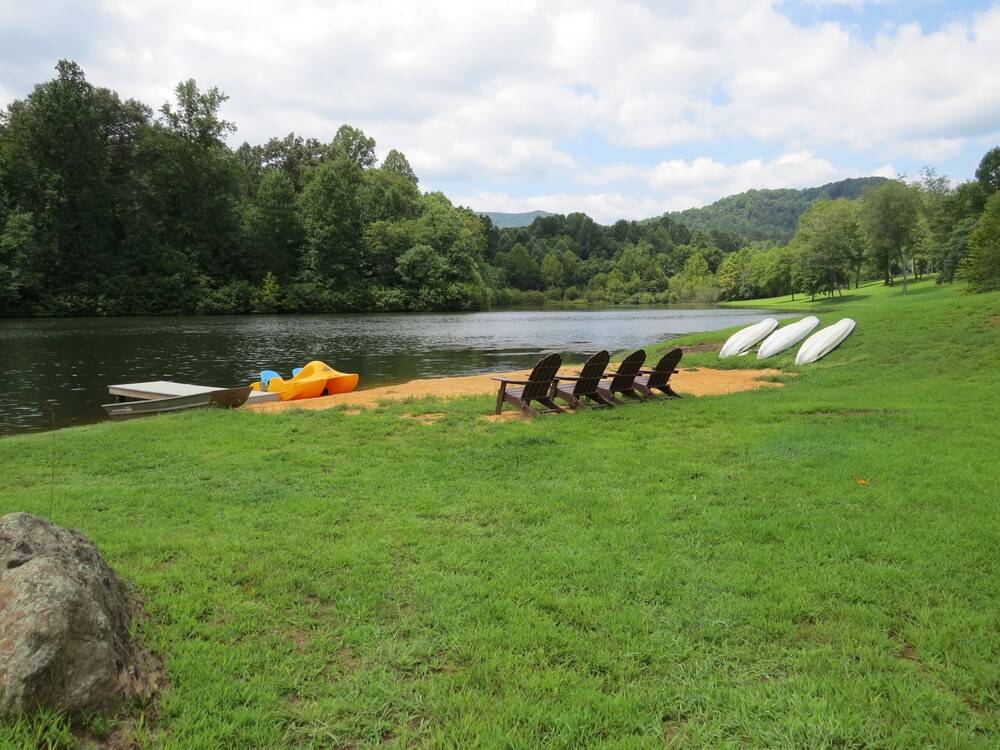 Southern Comfort Lakeside Cabin Resort - photo 59
