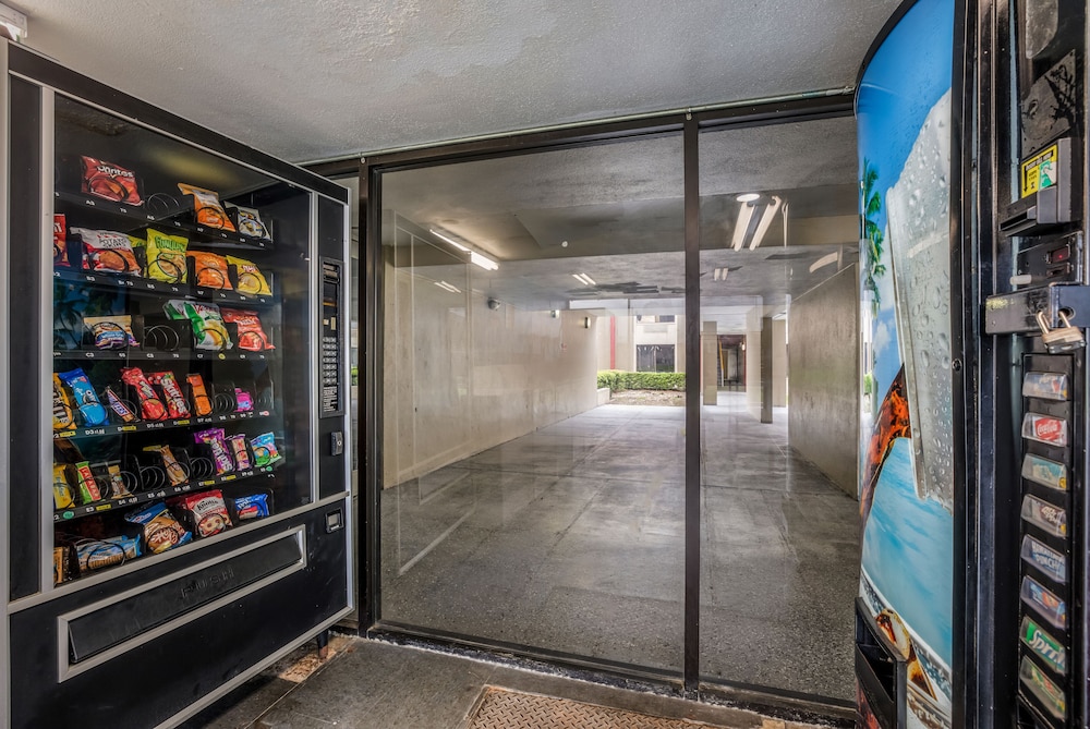 OYO Hotel Orlando Airport - photo 35