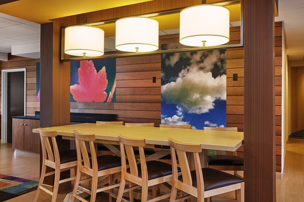 Fairfield Inn & Suites by Marriott Lombard - photo 4