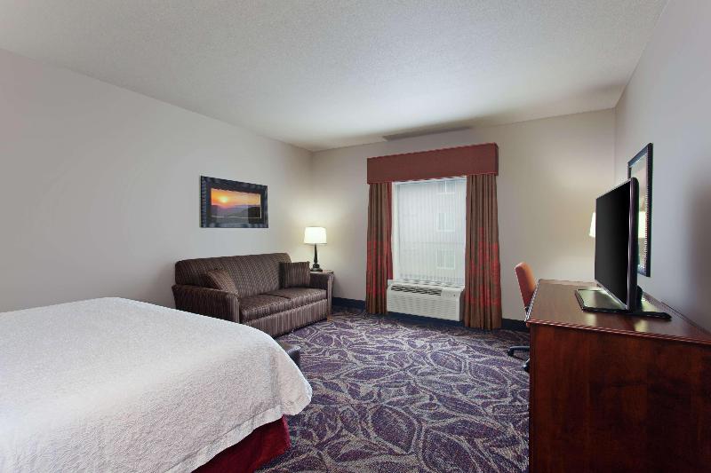 Hampton Inn Seattle Everett - photo 67