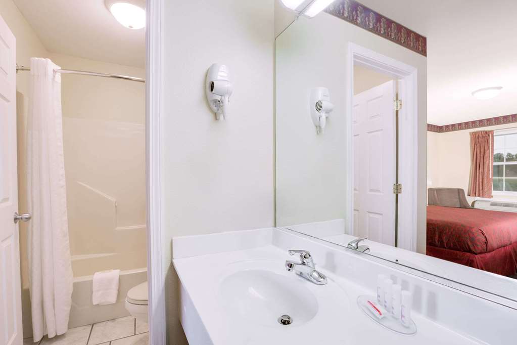 Days Inn by Wyndham Trumann AR - photo 7