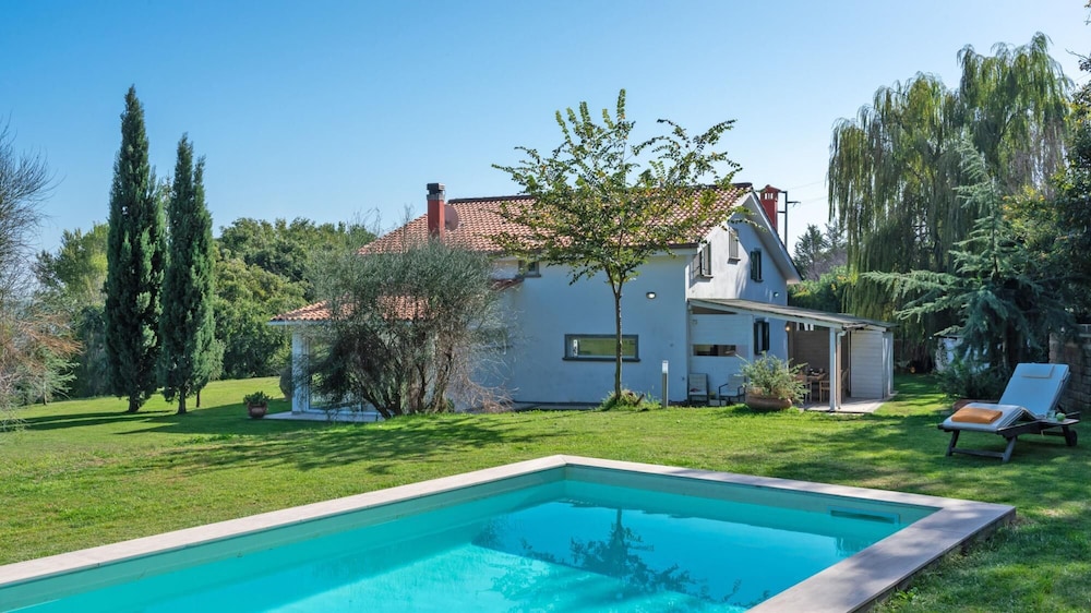 Villa Bubi 8 1 — 4-Star Luxury Hotel in Campagnano Di Roma, Italy