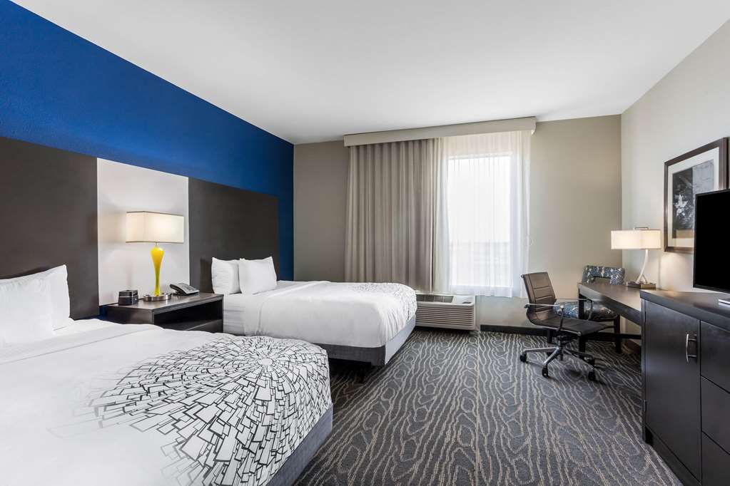 La Quinta Inn & Suites by Wyndham Odessa N. Sienna Tower - photo 17