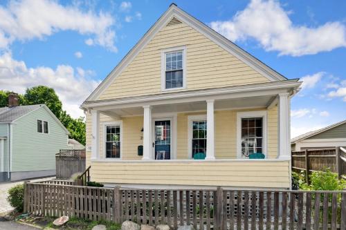 Beautiful Cottage in Downtown Bristol — 4-Star Luxury Hotel in Bristol, United States