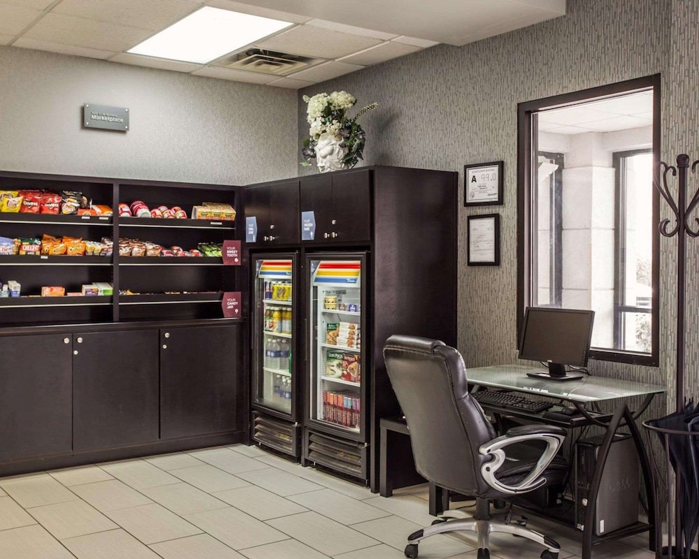 Comfort Suites Lumberton North - photo 41