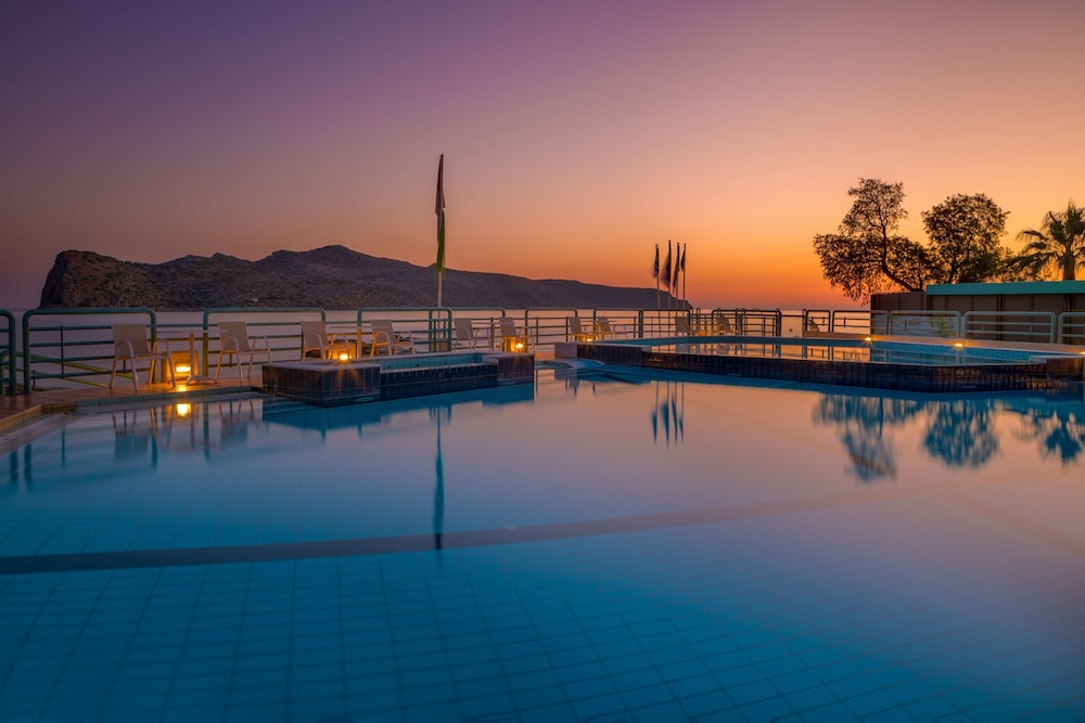 Ilianthos Village Luxury Hotel and Suites — Agia Marina — photo 3