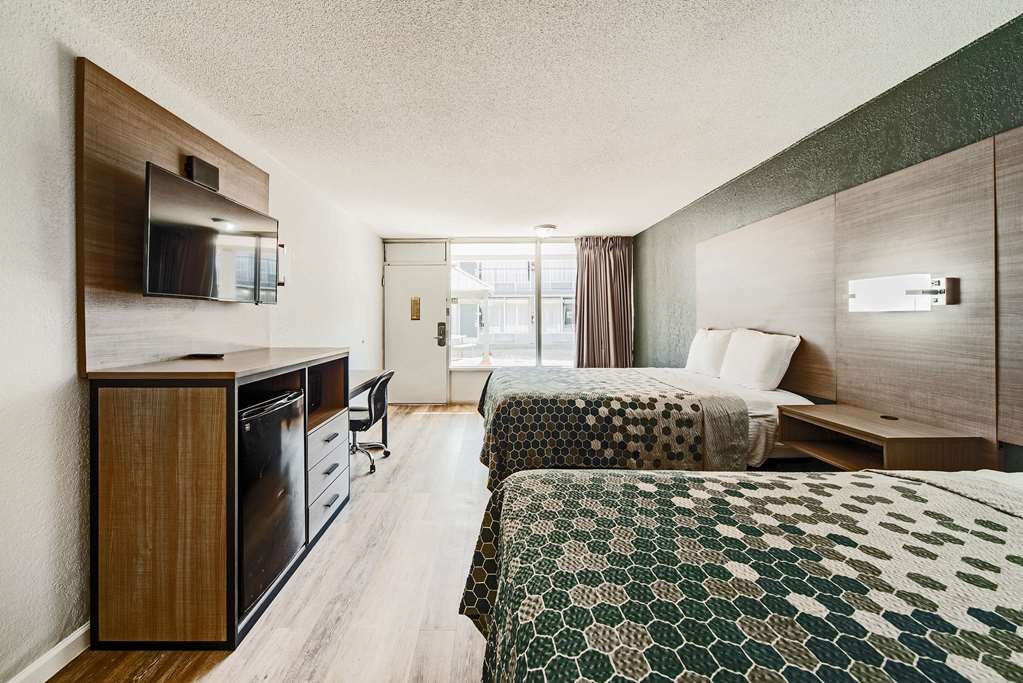 Econo Lodge And Suites Bricktown - photo 38
