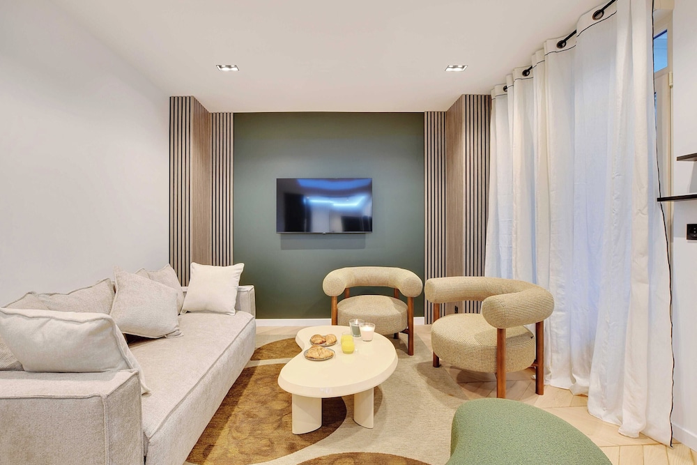 Elegant Apartment 2br 6p Le Marais — 4-Star Luxury Hotel in Paris, France