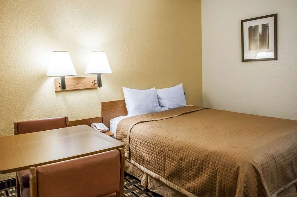 Rodeway Inn Albuquerque West - photo 11