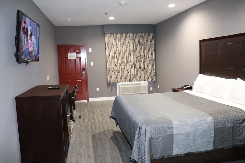 Atlantis Inn and Suites - photo 15
