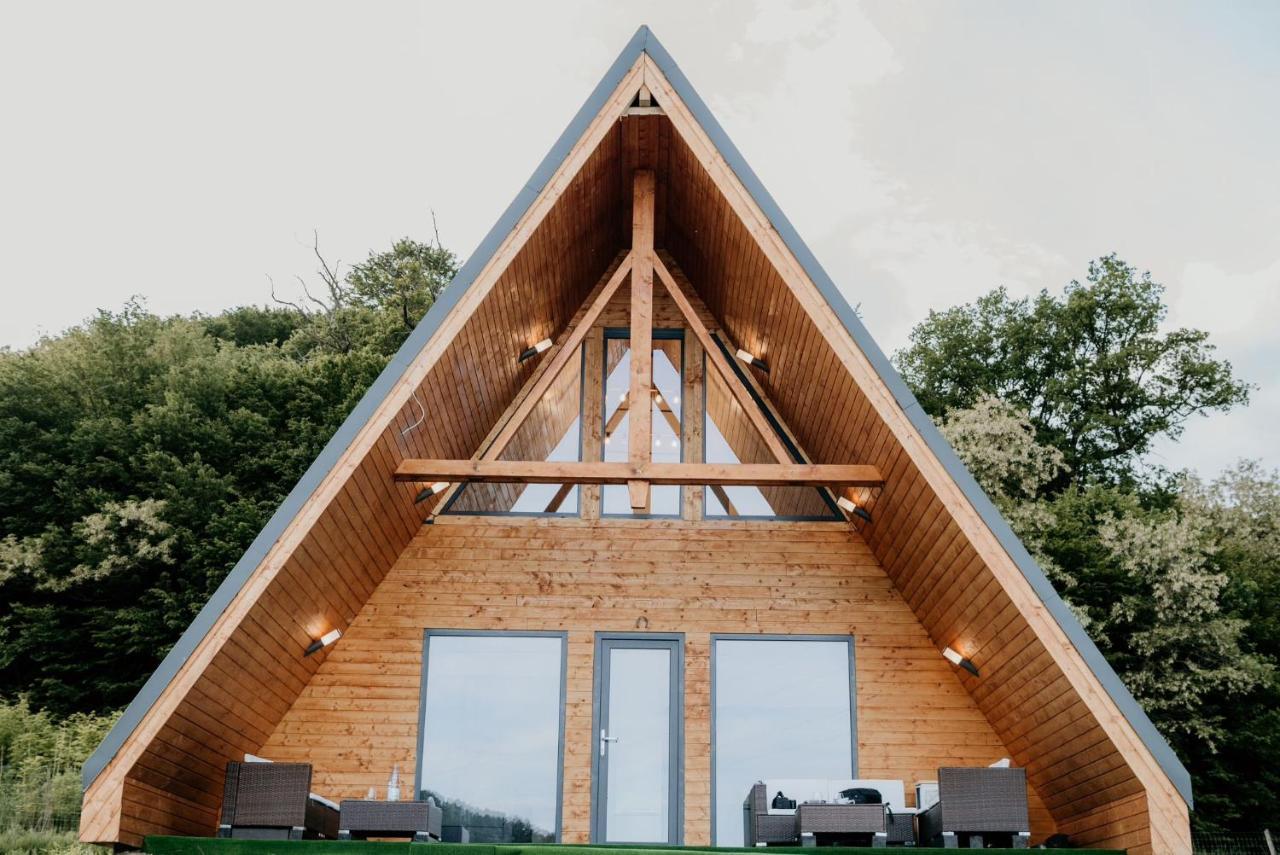 A pe lac - carbon neutral hotel in Boiu