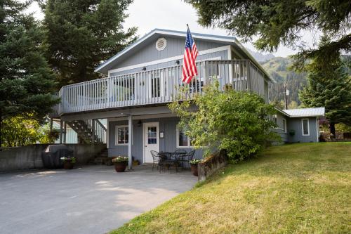 Bears Den Alaska Lodging - featured photo